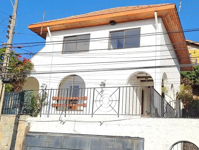 Amplia casa en venta, calle La Coruña, Viña del Mar Alto — Viña del Mar Alto · Viña del Mar, Valparaíso