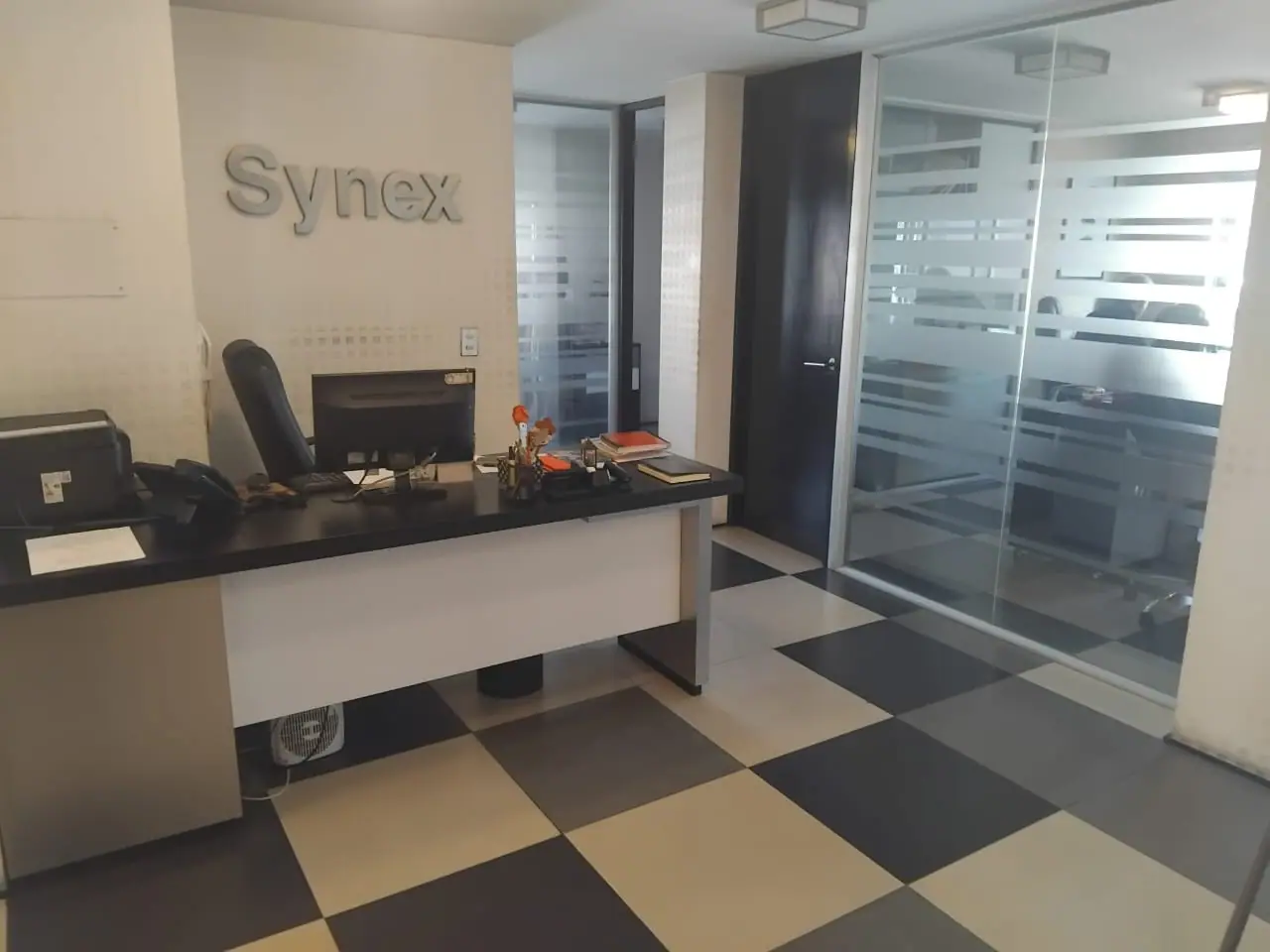 Amplia oficina en venta, calle Málaga, Las Condes — Las Condes, Región Metropolitana