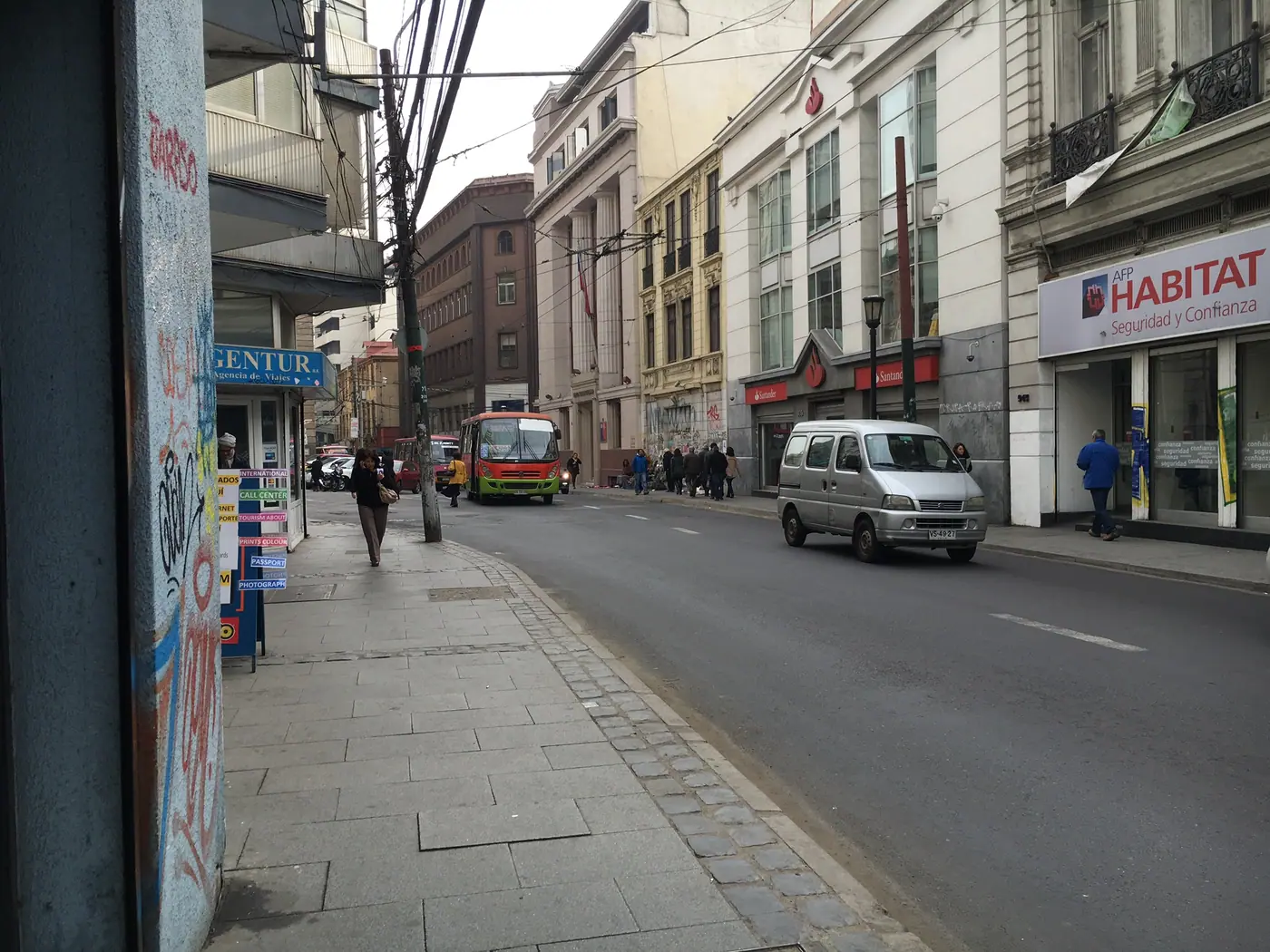 Amplio local en arriendo, calle Esmeralda, Valparaíso. — Valparaíso, Región de Valparaíso