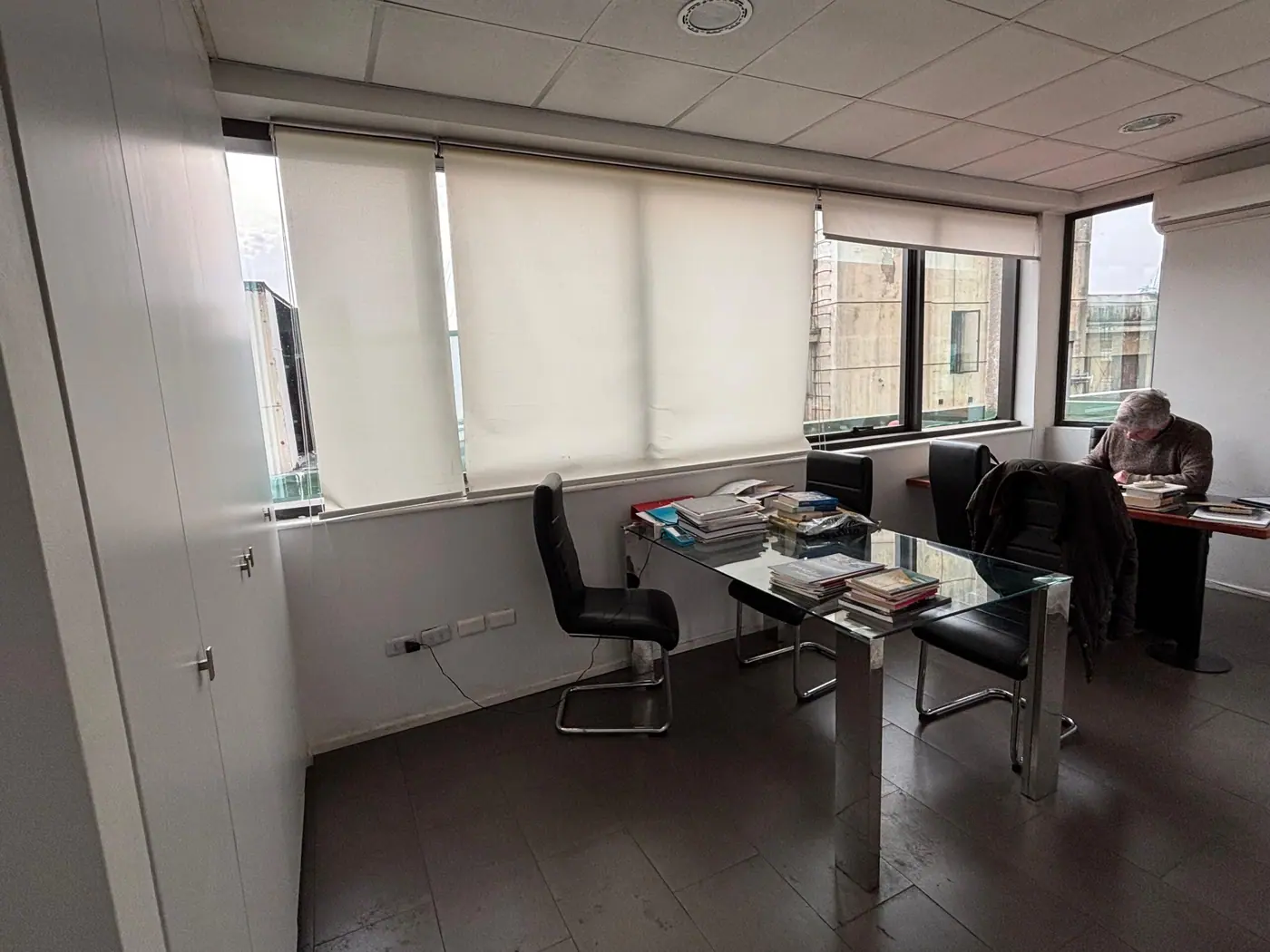 Cómoda oficina en arriendo, calle Cochrane, Valparaíso — Valparaíso, Región de Valparaíso