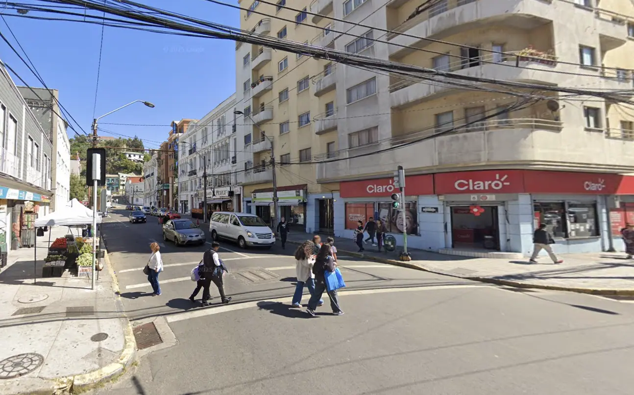 Local 80 m2, Edwards cercano a Plaza Victoria, Valparaíso. — Valparaíso, Región de Valparaíso