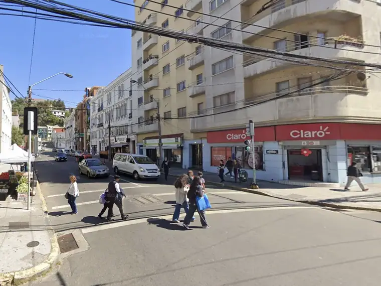 Local 80 m2, Edwards cercano a Plaza Victoria, Valparaíso. — Plan de Valparaíso · Valparaíso