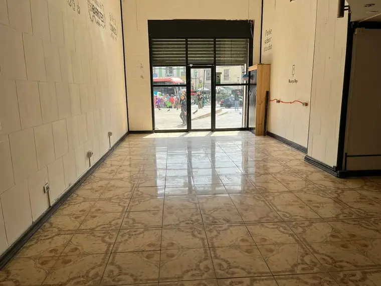 Local en venta frente a Plaza Anibal Pinto, Valparaíso. — Plan de Valparaíso · Valparaíso