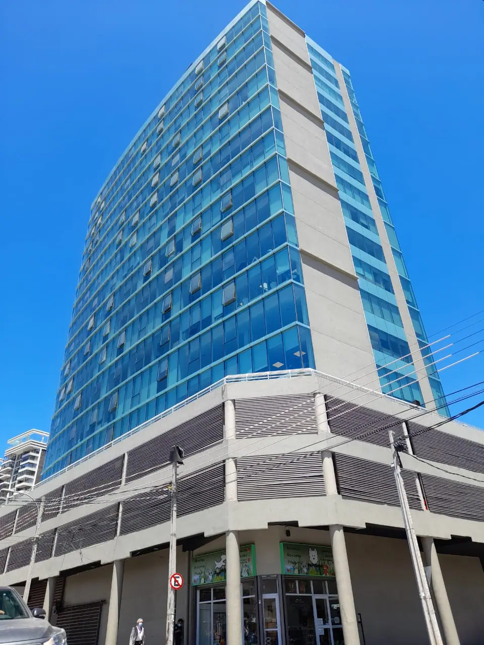 Oficina 1 privado mas recepción en arriendo, Edificio Contemporáneo, Viña del Mar — Viña del Mar, Región de Valparaíso