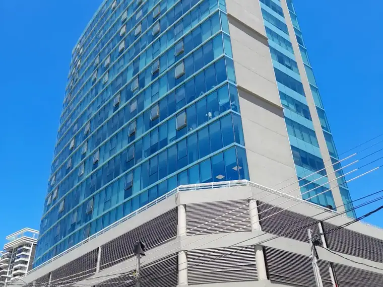 Oficina 1 privado mas recepción en arriendo, Edificio Contemporáneo, Viña del Mar — Calle Limache · Viña del Mar, Valparaíso