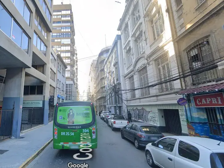 Oficina 215 m2 en venta, calle Cochrane a pasos de Plaza Anibal Pinto, Valparaíso. — Plan de Valparaíso · Valparaíso