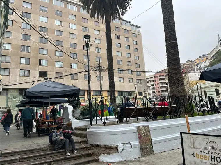 Oficina En Arriendo, Plaza Anibal Pinto, Valparaíso — Plan de Valparaíso · Valparaíso