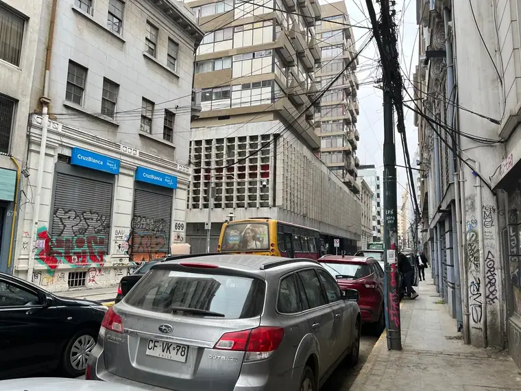 Oficina en en arriendo, calle Cochrane, Valparaíso. — Plan de Valparaíso · Valparaíso