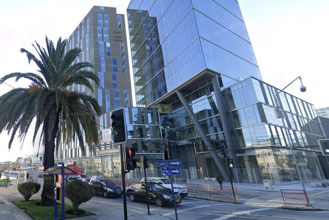 Oficina nueva a estrenar, frente a Plaza de Armas de Chillán. — Chillán, Región de Ñuble